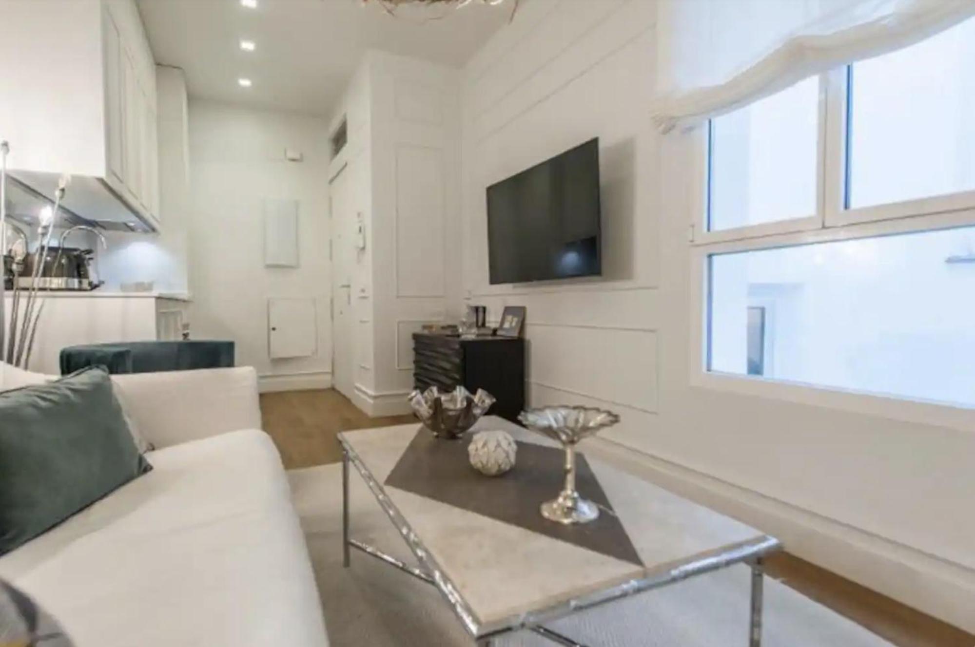 Apartamento De Lujo En Neptuno Apartment Madrid Exterior photo